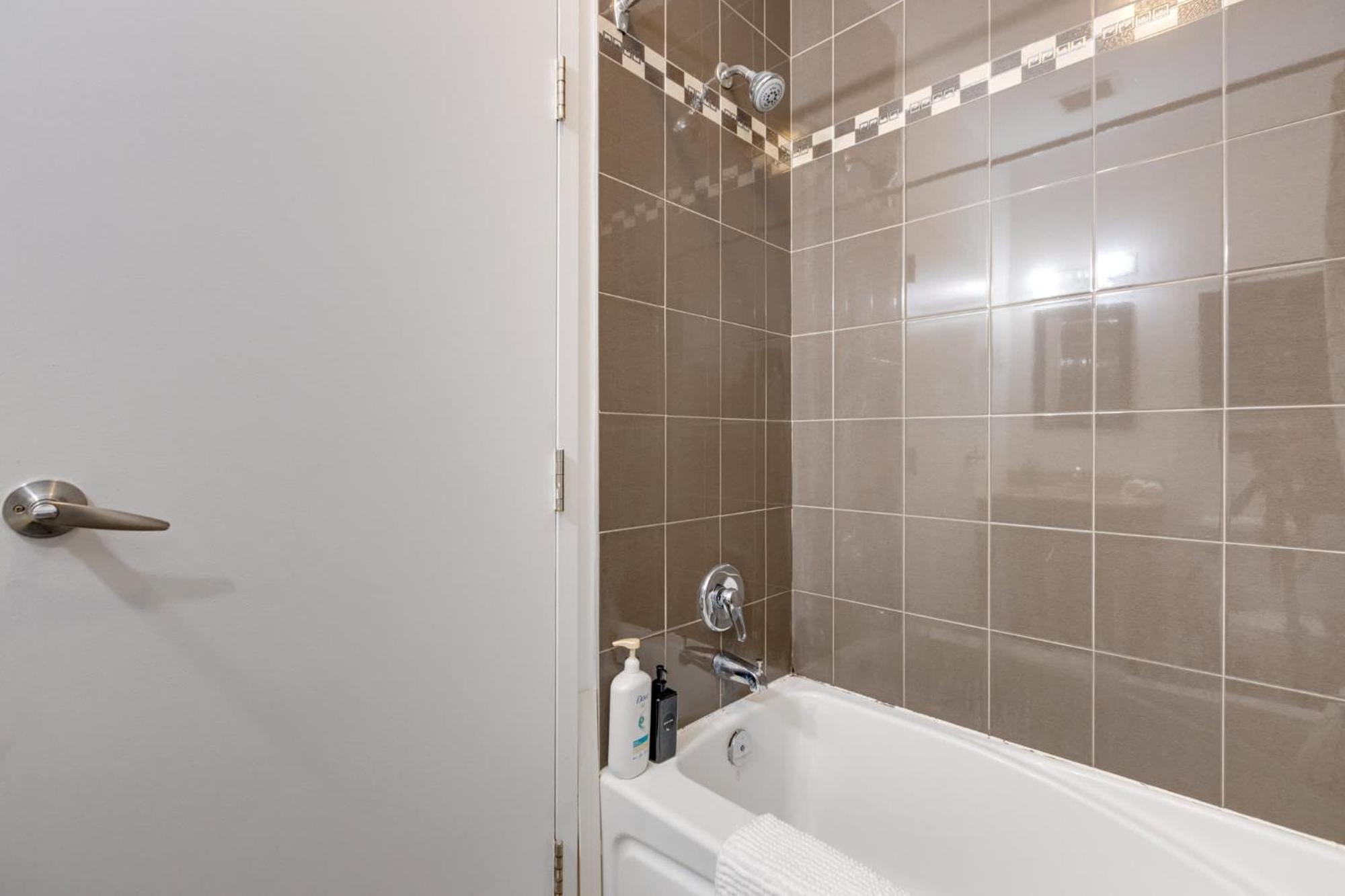 M11 - Stylish & Cozy 2Bdr In Plateau Montreal Apartman Kültér fotó